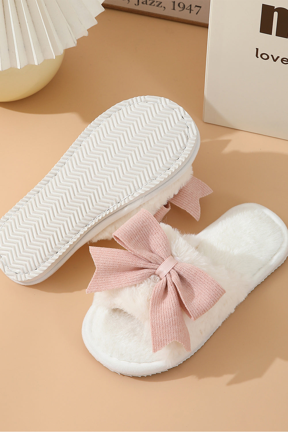 White Cute Bowknot Home Fluffy Slippers(back-order Estimated Shipping Date：11/30/2024)